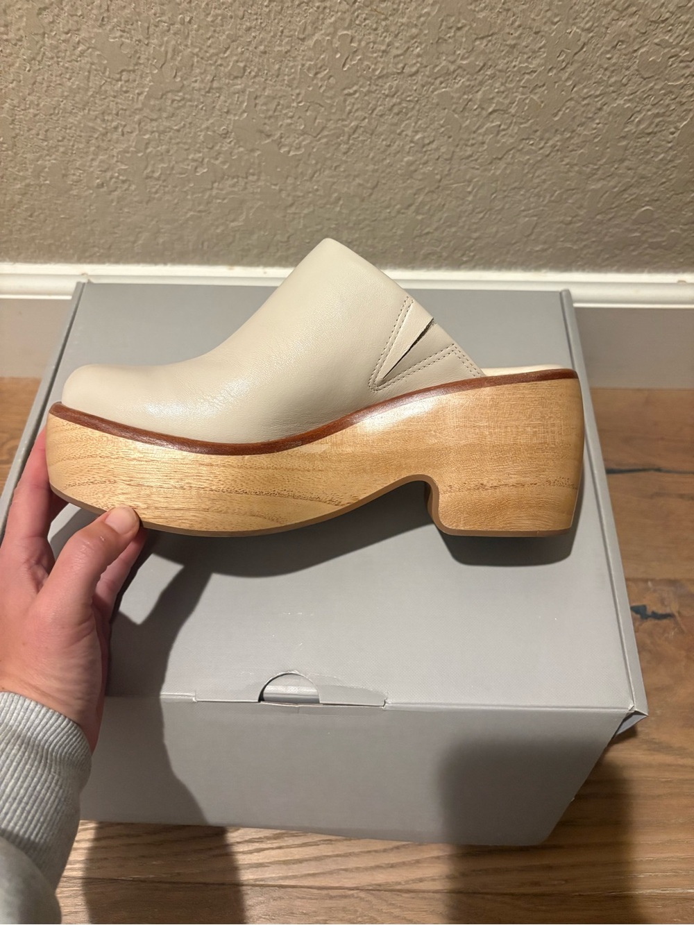 Everlane Wooden Puffa Clog - Picture 4 of 4